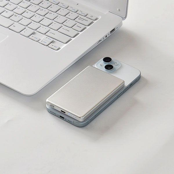  AluSlim 5000mAh Slim MagSa..